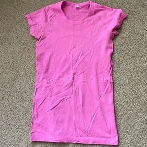 Lululemon Swiftly Tech Short-Sleeve Shirt in pink. Size 6. Great condition.